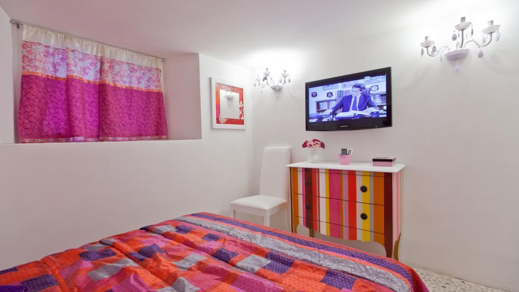 Rental In Rome Colosseo Loft الغرفة الصورة